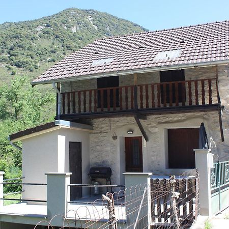 Maison De Charme Calme Entouree De Montagne Ussat Экстерьер фото