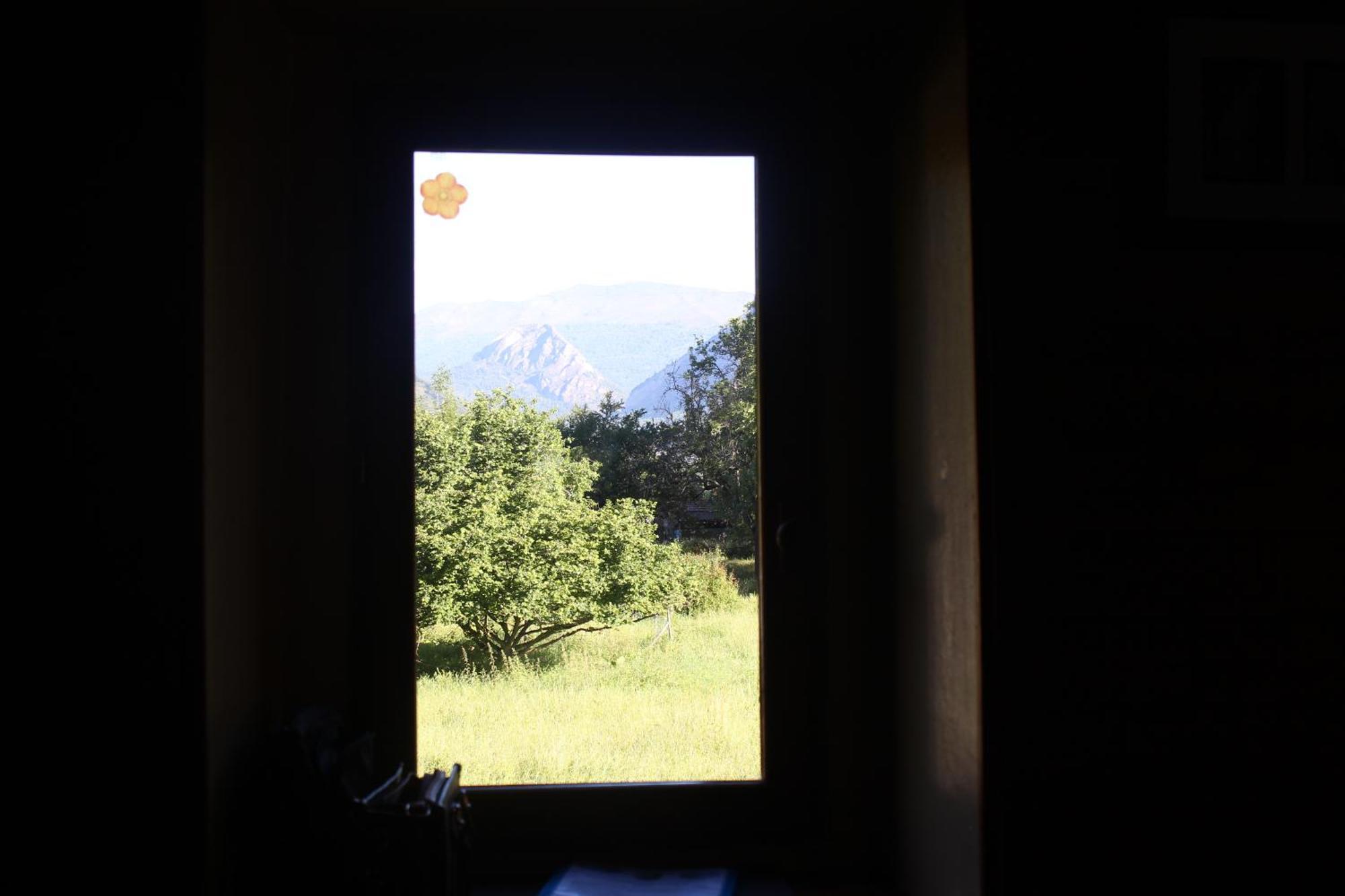 Maison De Charme Calme Entouree De Montagne Ussat Экстерьер фото