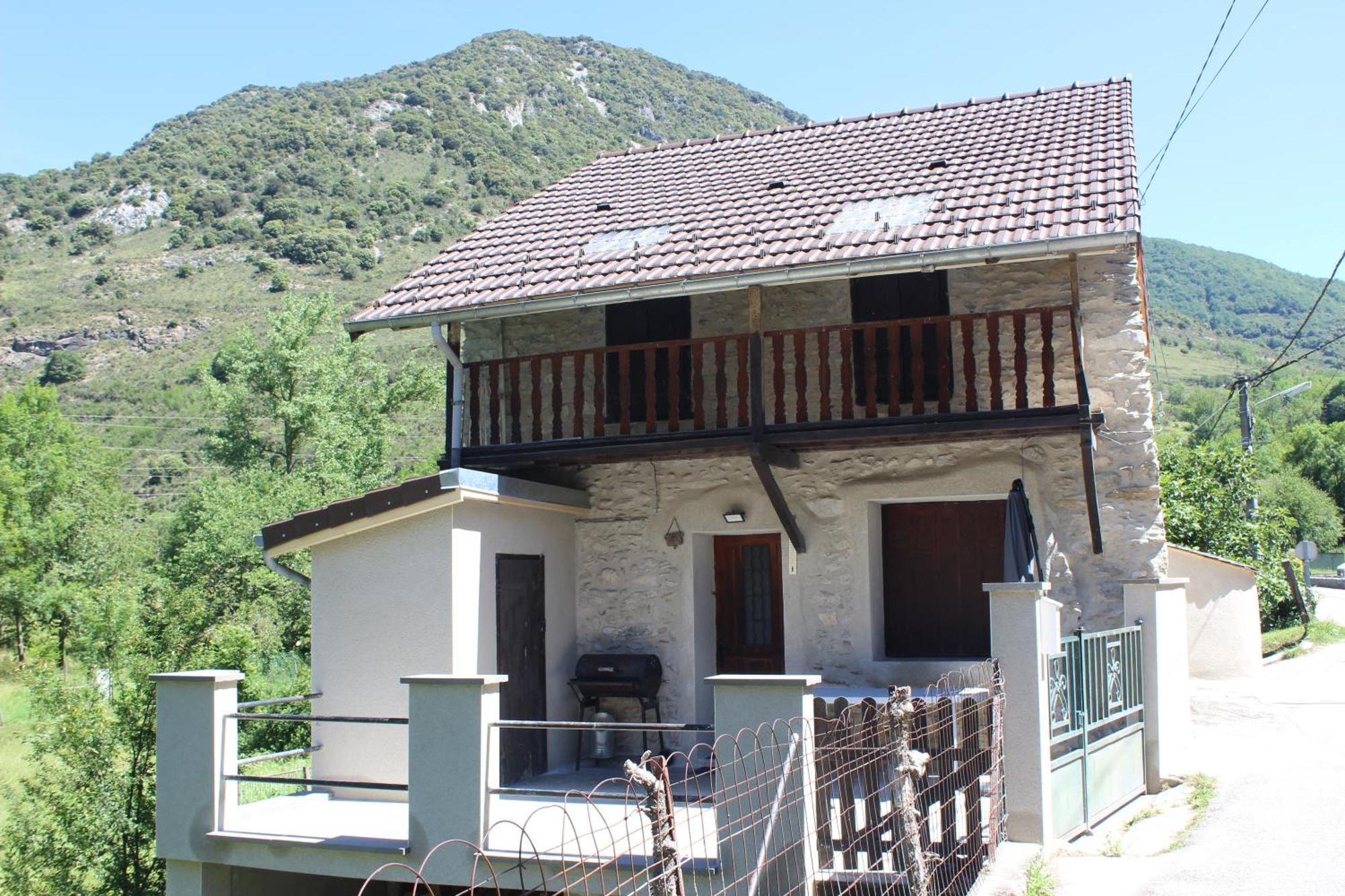 Maison De Charme Calme Entouree De Montagne Ussat Экстерьер фото